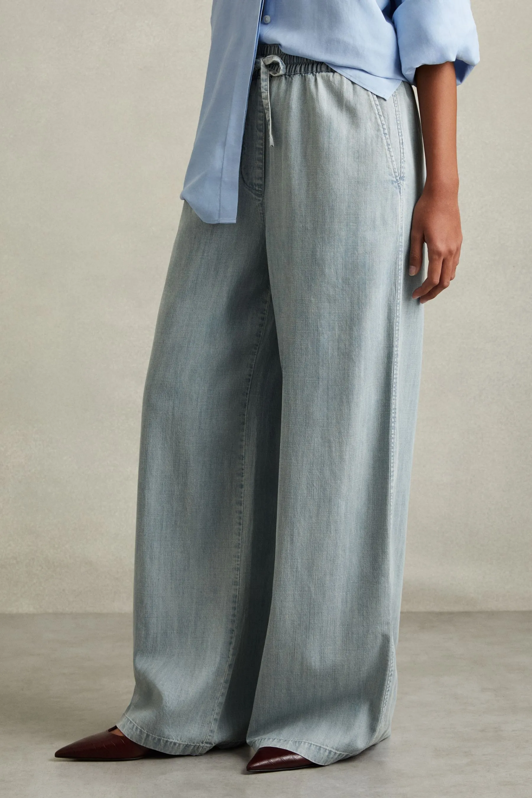 Reiss Carter - Denim look Pantaloni con fondo ampio    