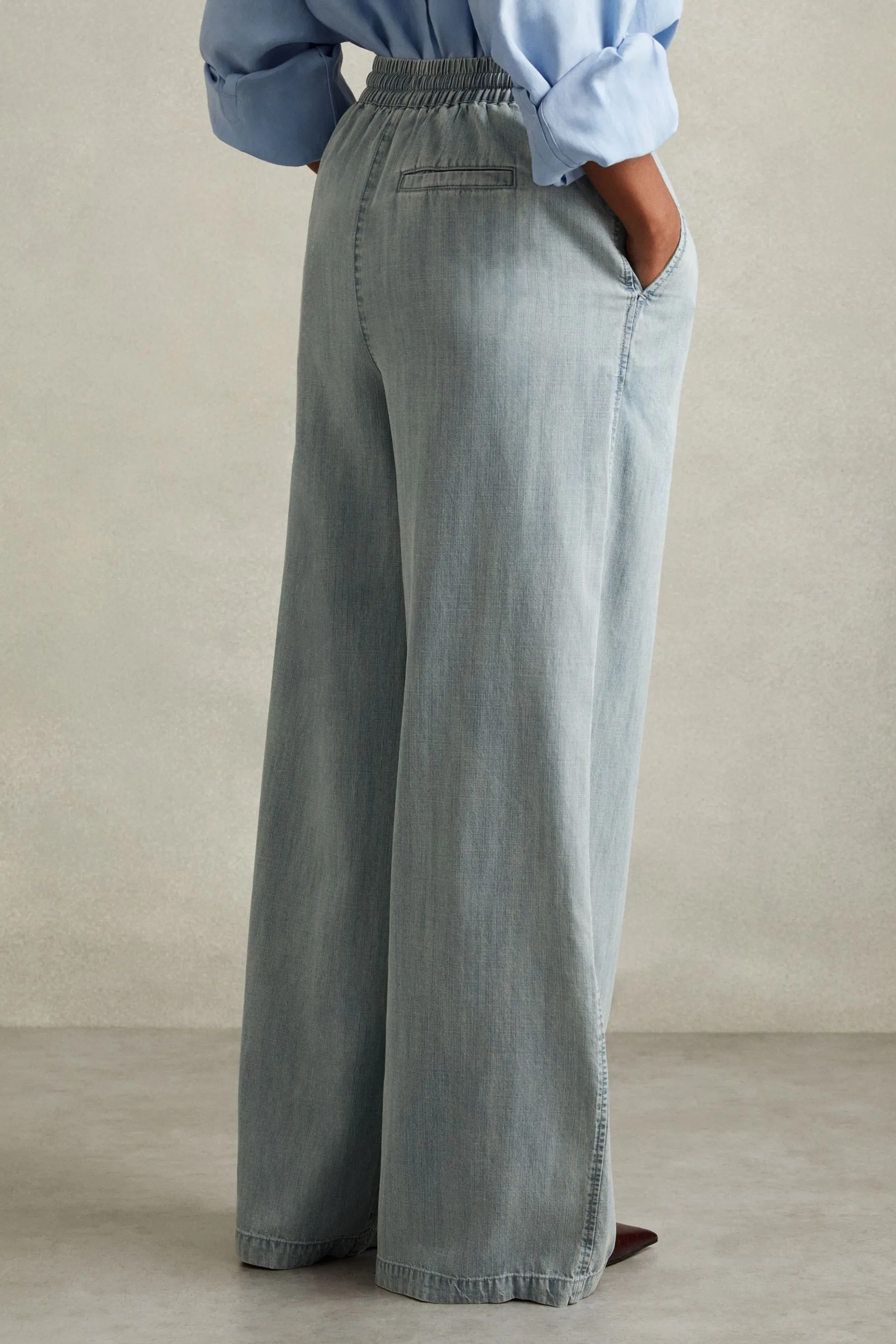 Reiss Carter - Denim look Pantaloni con fondo ampio    